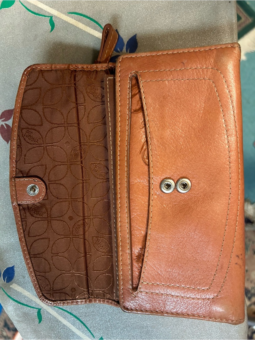 Fossil Tan Leather Trifold Wallet with Metal Logo - Picture 2 of 6